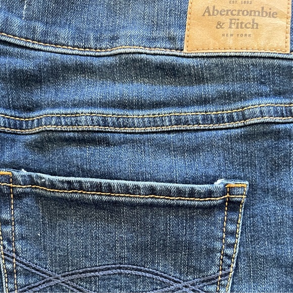 Abercrombie & Fitch Women’s Cuffed Hem Denim Shorts - Size 6/ W28 - Picture 7 of 9